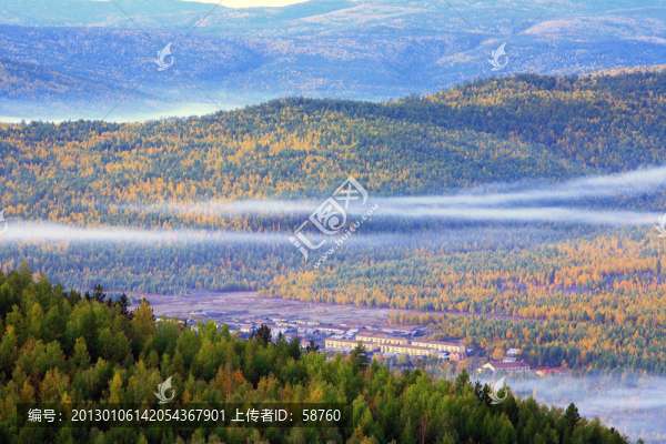 霧中山村