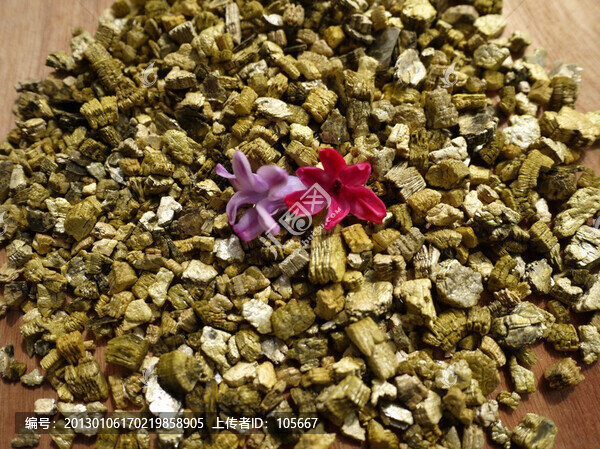 木屑上的小花