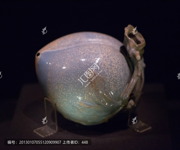 明宜興窯天藍(lán)釉桃式水注