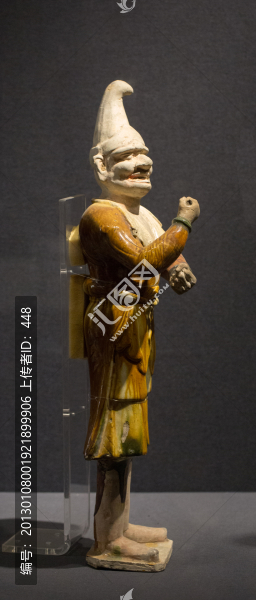 唐三彩胡人牽駱駝俑