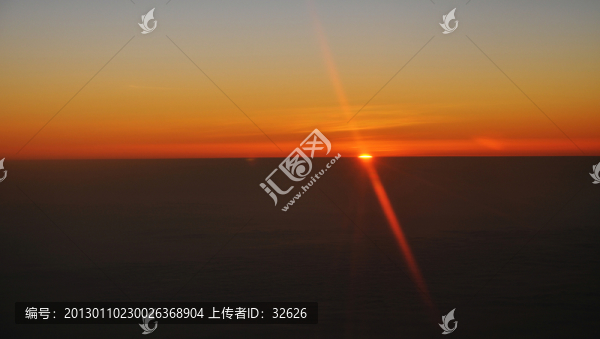 云層夕陽