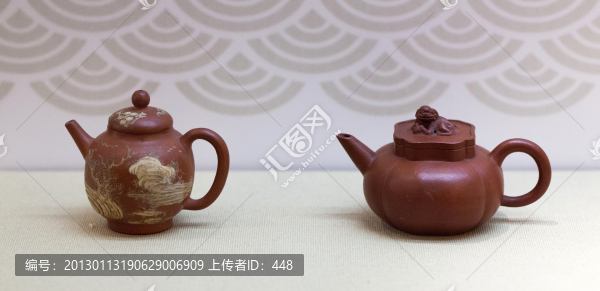 紫砂泥繪山水紋壺和紫砂獅鈕茗壺