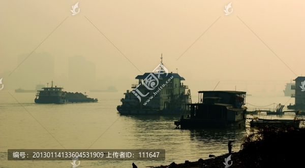 武漢市漢口江灘霧霾天氣