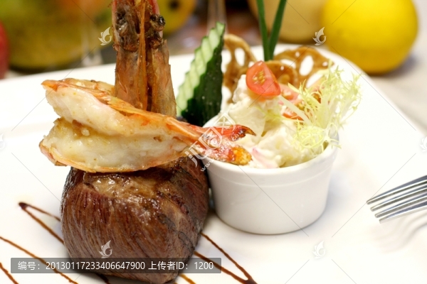 極佳級厚燒牛扒王拼大蝦
