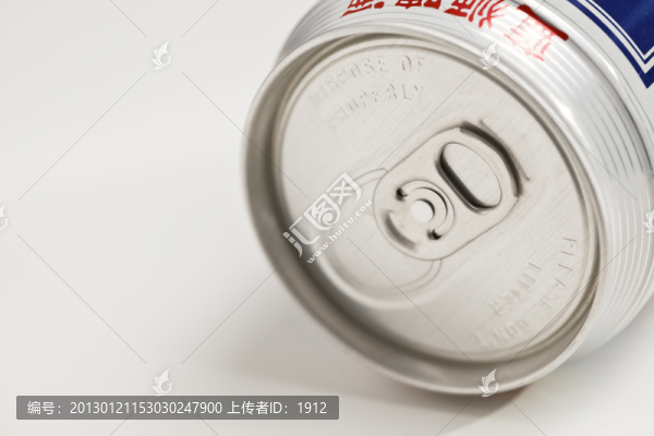 易拉罐