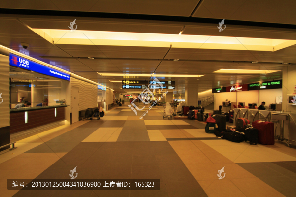 機(jī)場(chǎng)過道