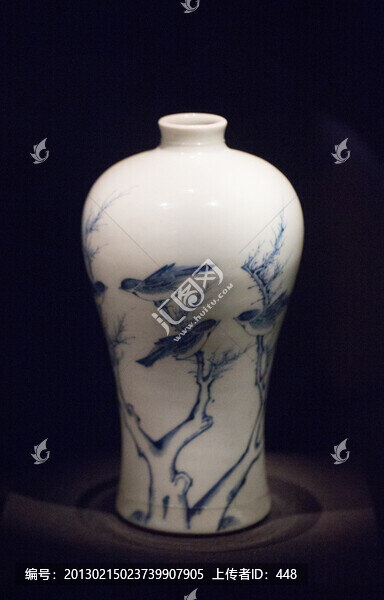 青花枯樹(shù)棲鳥(niǎo)圖梅瓶