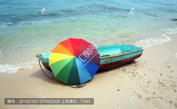 普吉海邊,小船與彩傘