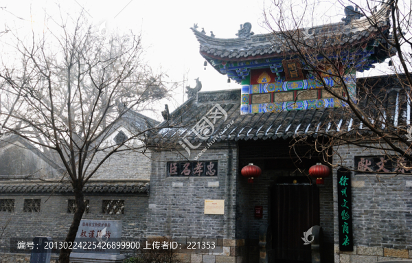 權(quán)謹(jǐn)牌坊
