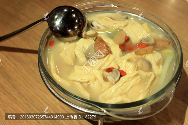 魚湯鮮支竹浸時蔬