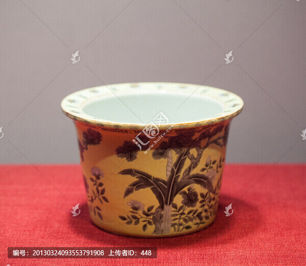 黃地墨彩芭蕉花卉紋花盆