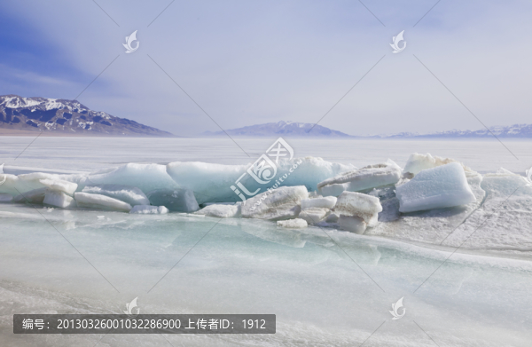 冰湖