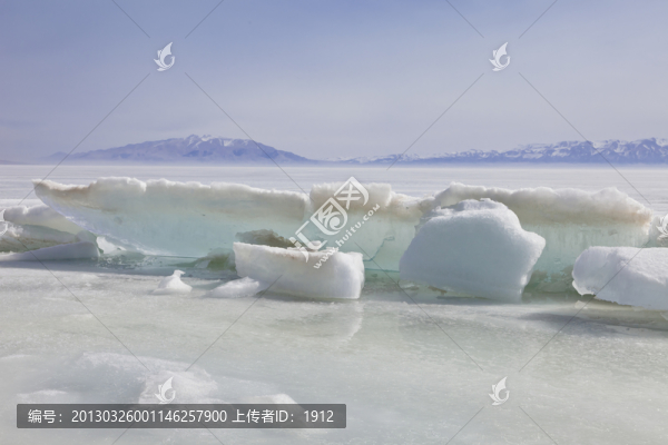 冰湖