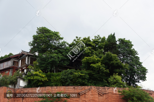 云南麗江墻雕閣樓