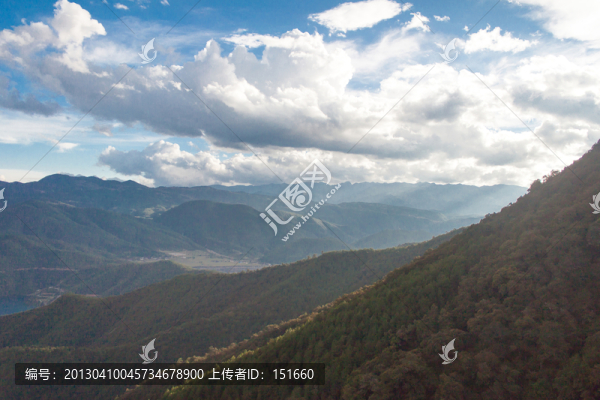瀘沽湖的遠(yuǎn)山