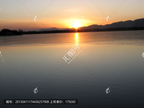 夕陽(yáng)落日