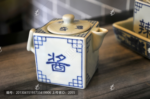 中餐館中的餐具,醬油瓶
