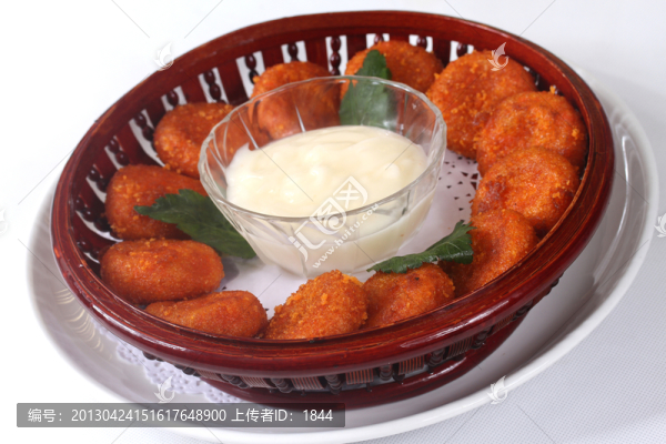 香酥胡蘿卜餅配沙拉醬