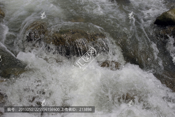 溪水