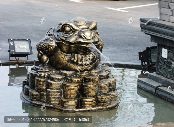 金蟾吐水