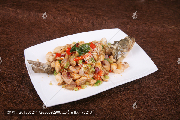香辣腰果炒魚丁