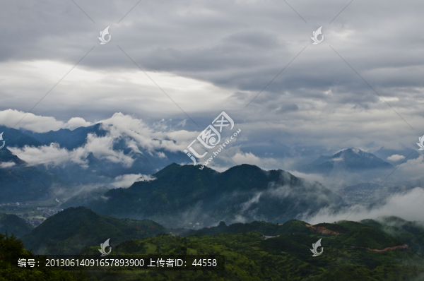 山脈