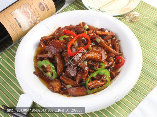 干鍋菌香肉