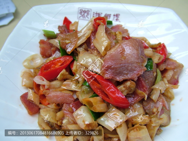 白辣椒炒肉