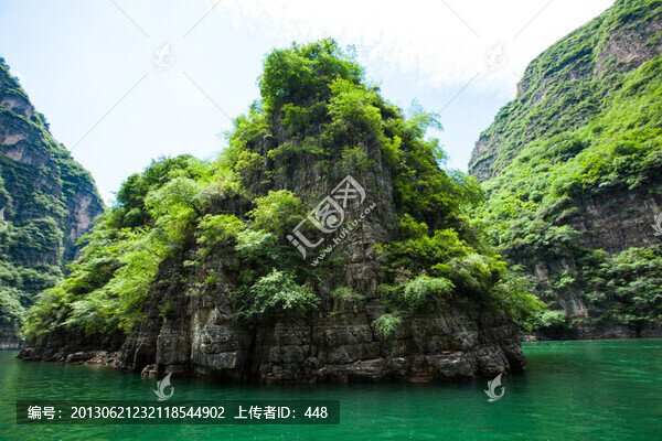 峽谷孤島