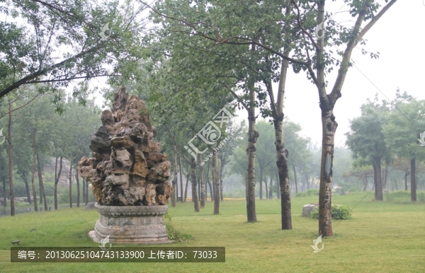 雨天北寧公園綠地石碑