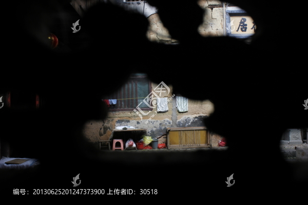 鏤空的窗