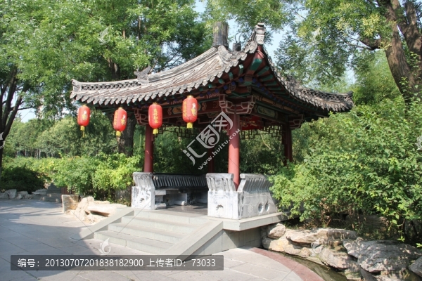 濟(jì)南趵突泉公園亭子燈籠