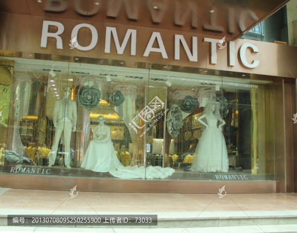 婚紗店櫥窗