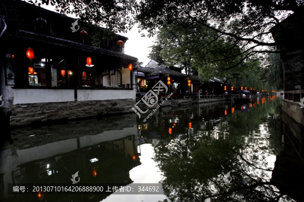 夜色周莊