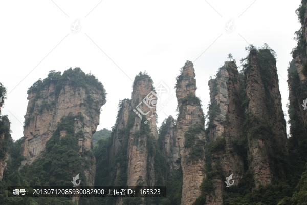 筆直奇峰