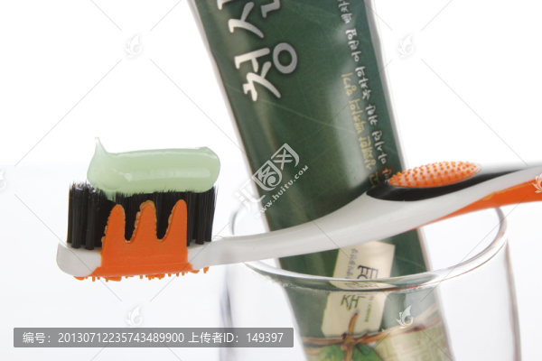 牙膏,牙刷