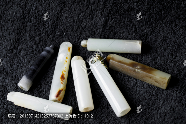 玉翎官