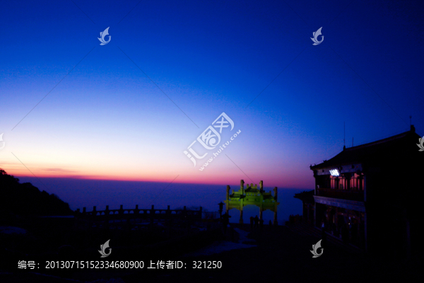 光影泰山