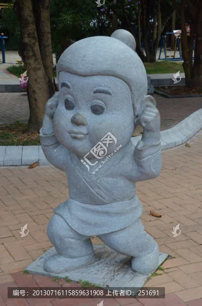 兒童雕塑男童玩耍