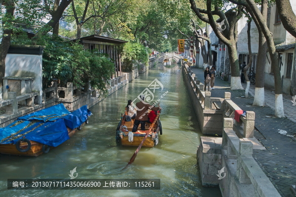 河畔人家