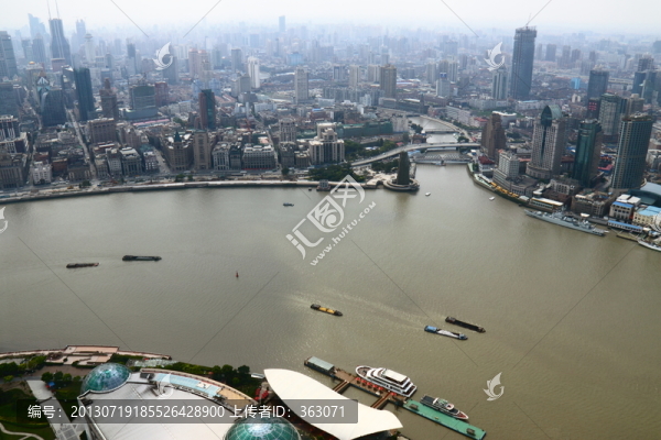 東方明珠塔俯瞰黃浦江