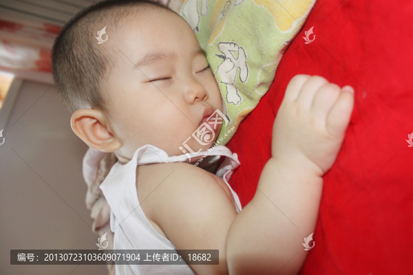 甜睡的嬰兒