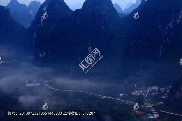 漓江晨霧