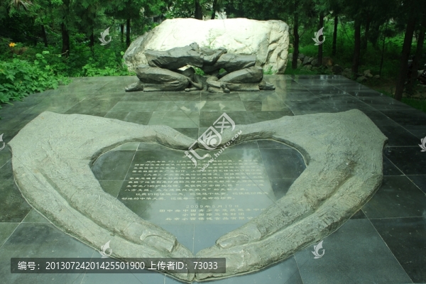 鳳凰嶺大愛(ài)雕塑手雕塑