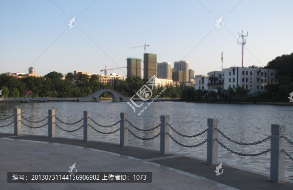 夕陽西下城市公園