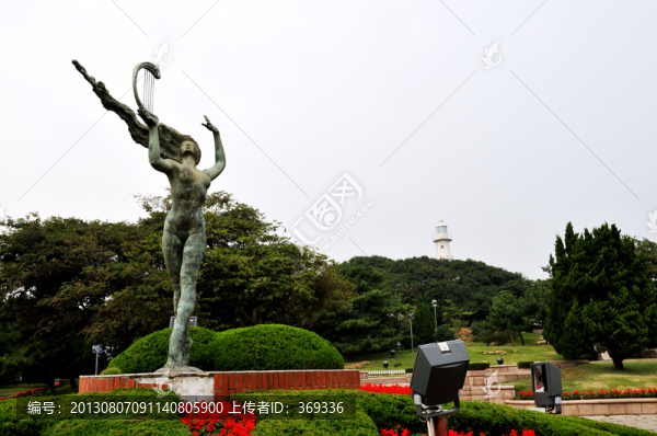 小青島上的琴女雕像