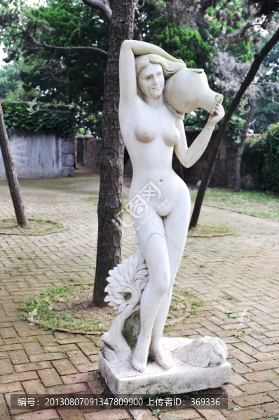 青島花石樓的西洋雕塑