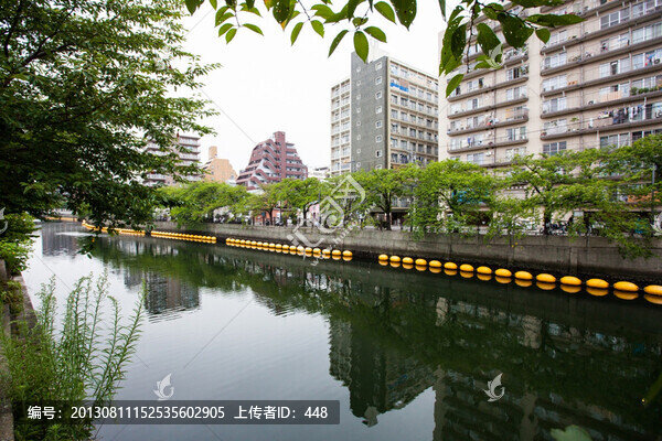 城市里的河流