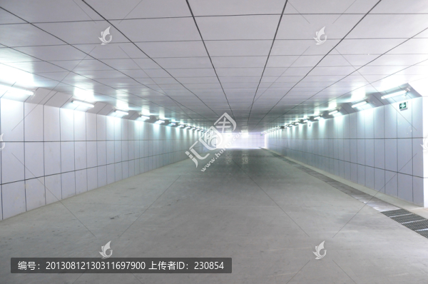 過(guò)街人行隧道