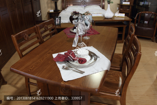 餐桌